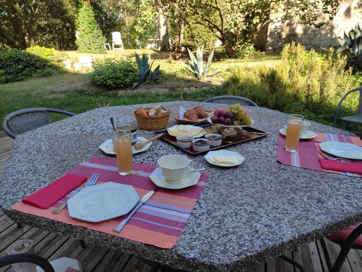 Le Logis Du Pradet Bed & Breakfast Moncrabeau ภายนอก รูปภาพ