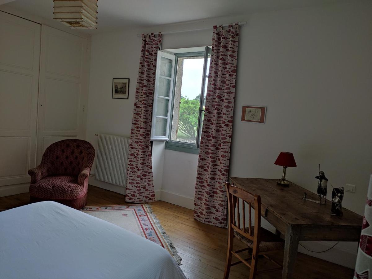 Le Logis Du Pradet Bed & Breakfast Moncrabeau ภายนอก รูปภาพ